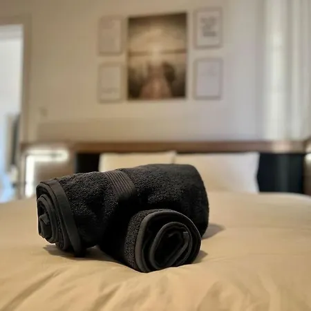 Modern Business Flat - Courts Et Moyens Sejours