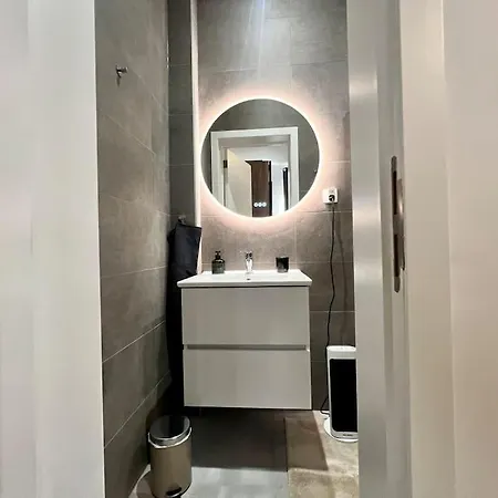 Modern Business Flat - Courts Et Moyens Sejours *