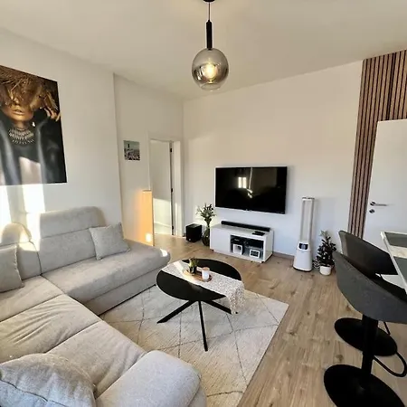 Modern Business Flat - Courts Et Moyens Séjours