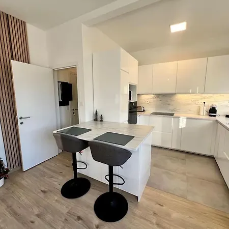 Modern Business Flat - Courts Et Moyens Sejours *