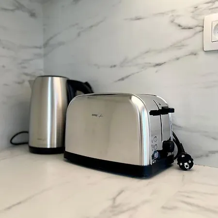 Modern Business Flat - Courts Et Moyens Séjours