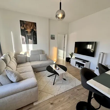 Modern Business Flat - Courts Et Moyens Sejours לייז'