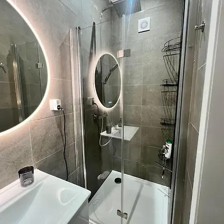 Modern Business Flat - Courts Et Moyens Séjours Apartamento Lieja